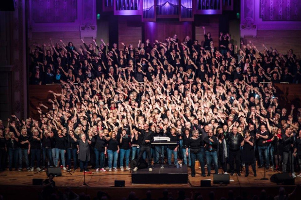 Foto von dem Chor auf der Bühne 