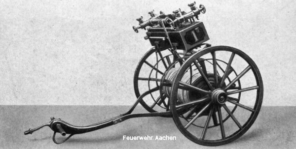 Historische Darstellung eines einfachen Löschwagen