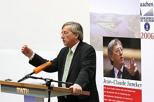 Jean-Claude Juncker diskutiert in der RWTH Aachen mit Studenten, (c) Stadt Aachen / Helmut Rüland