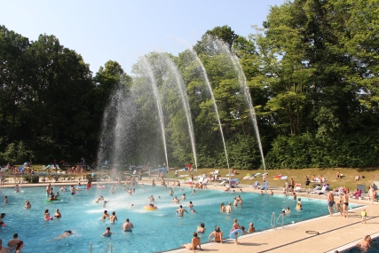 Wasserkanonen im Nichtschwimmerbecken. © Stadt Aachen/David Rüben