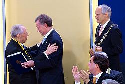 Ciampi bedankt sich bei Bundespräsident Horst Köhler für seine Laudatio, (c) Stadt Aachen / Andreas Herrmann