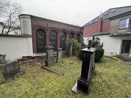 Trauerhalle.Friedhof.420