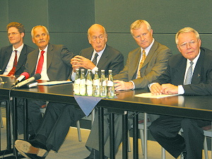 Valéry Giscard d'Estaing diskutiert mit Studenten der RWTH Aache, (c) Foto: Stadt Aachen / Paul Heesel