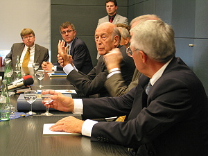 Valéry Giscard d'Estaing diskutiert mit Studenten der RWTH Aache, (c) Foto: Stadt Aachen / Paul Heesel